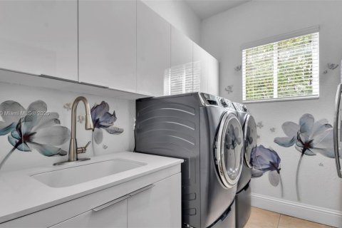 Villa ou maison à vendre à Miami, Floride: 4 chambres, 356.84 m2 № 1956757 - photo 14