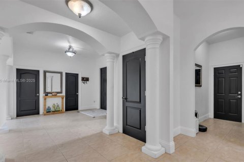 Villa ou maison à vendre à Miami, Floride: 4 chambres, 356.84 m2 № 1956757 - photo 3