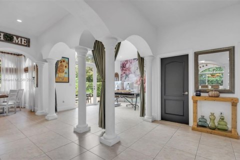Villa ou maison à vendre à Miami, Floride: 4 chambres, 356.84 m2 № 1956757 - photo 5