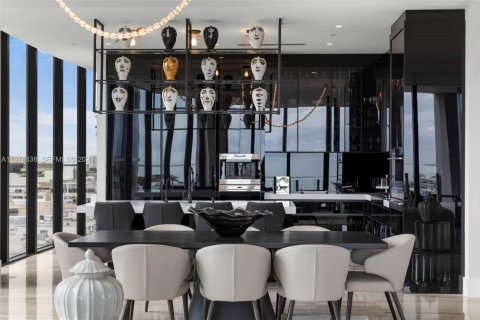 Condominio en venta en Miami, Florida, 3 dormitorios, 300.35 m2 № 2036045 - foto 12