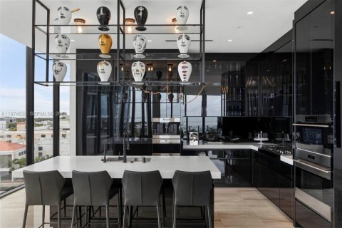 Condominio en venta en Miami, Florida, 3 dormitorios, 300.35 m2 № 2036045 - foto 14