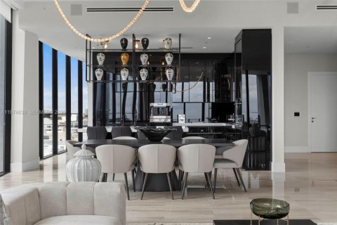 Condominio en venta en Miami, Florida, 3 dormitorios, 300.35 m2 № 2036045 - foto 11