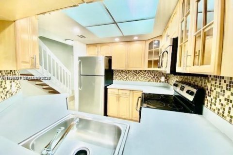 Condominio en alquiler en Fort Lauderdale, Florida, 2 dormitorios, 95.88 m2 № 2058238 - foto 4