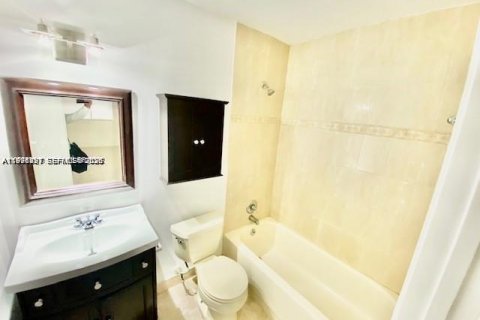 Condominio en alquiler en Fort Lauderdale, Florida, 2 dormitorios, 95.88 m2 № 2058238 - foto 15