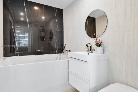 Снять в аренду кондоминиум в Майами, Флорида 2 спальни, 131.74м2, № 1990413 - фото 6