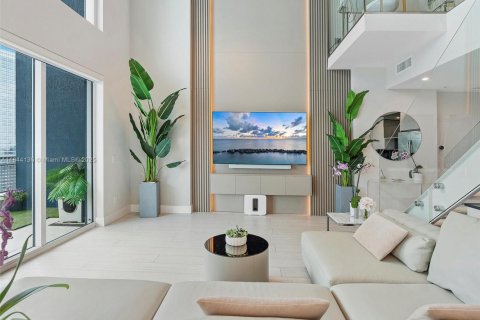 Снять в аренду кондоминиум в Майами, Флорида 2 спальни, 131.74м2, № 1990413 - фото 3