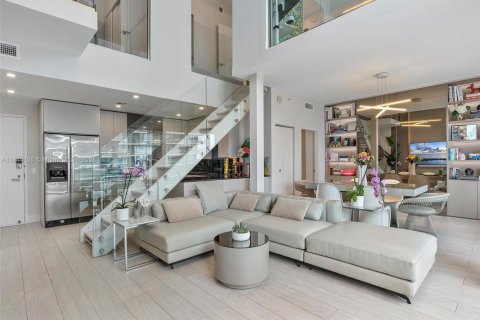 Снять в аренду кондоминиум в Майами, Флорида 2 спальни, 131.74м2, № 1990413 - фото 2