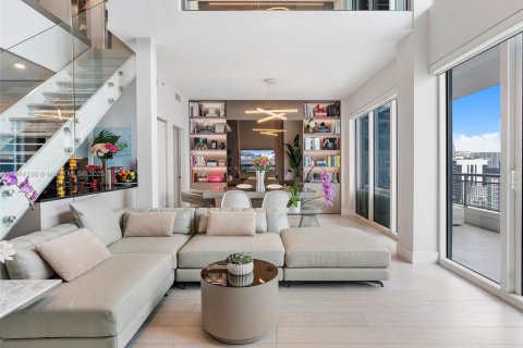 Снять в аренду кондоминиум в Майами, Флорида 2 спальни, 131.74м2, № 1990413 - фото 1