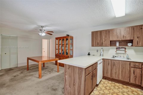 Townhouse in Davie, Florida 2 bedrooms, 139.35 sq.m. № 1847713 - photo 15