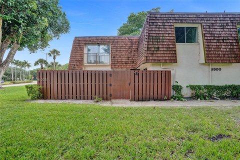 Townhouse in Davie, Florida 2 bedrooms, 139.35 sq.m. № 1847713 - photo 1