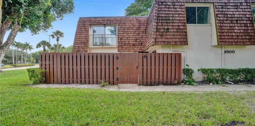 Townhouse in Davie, Florida 2 bedrooms, 139.35 sq.m. № 1847713