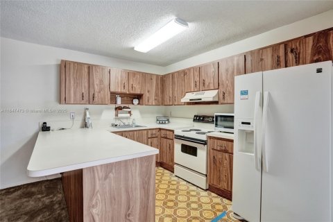 Townhouse in Davie, Florida 2 bedrooms, 139.35 sq.m. № 1847713 - photo 13