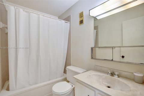 Townhouse in Davie, Florida 2 bedrooms, 139.35 sq.m. № 1847713 - photo 21