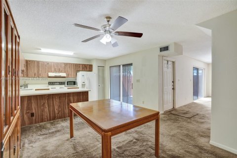 Townhouse in Davie, Florida 2 bedrooms, 139.35 sq.m. № 1847713 - photo 10