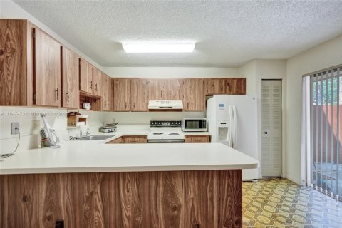 Townhouse in Davie, Florida 2 bedrooms, 139.35 sq.m. № 1847713 - photo 12
