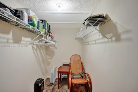 Townhouse in Davie, Florida 2 bedrooms, 139.35 sq.m. № 1847713 - photo 19