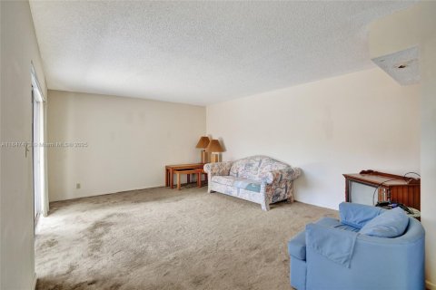 Townhouse in Davie, Florida 2 bedrooms, 139.35 sq.m. № 1847713 - photo 6