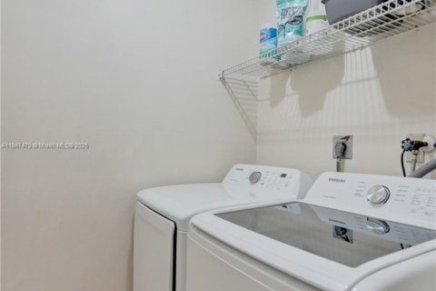 Townhouse in Davie, Florida 2 bedrooms, 139.35 sq.m. № 1847713 - photo 9