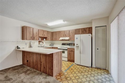 Townhouse in Davie, Florida 2 bedrooms, 139.35 sq.m. № 1847713 - photo 11