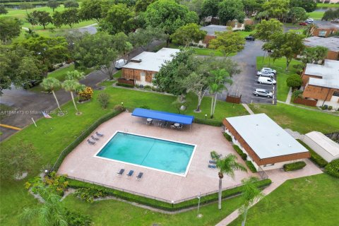 Townhouse in Davie, Florida 2 bedrooms, 139.35 sq.m. № 1847713 - photo 5