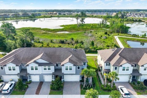 Touwnhouse à vendre à Land O' Lakes, Floride: 3 chambres, 172.89 m2 № 2205430 - photo 3