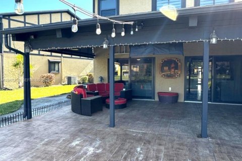 House in Sunrise, Florida 4 bedrooms, 180.6 sq.m. № 2026915 - photo 5