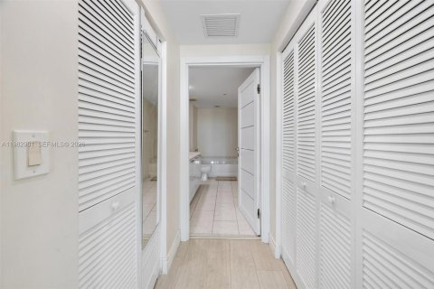 Купить кондоминиум в Майами, Флорида 2 спальни, 103.4м2, № 2049981 - фото 16