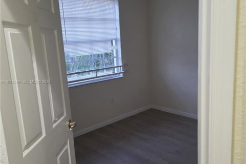 Townhouse in Miramar, Florida 4 bedrooms, 168.62 sq.m. № 2014357 - photo 14