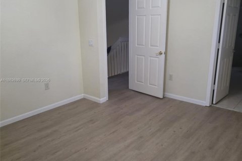 Townhouse in Miramar, Florida 4 bedrooms, 168.62 sq.m. № 2014357 - photo 16