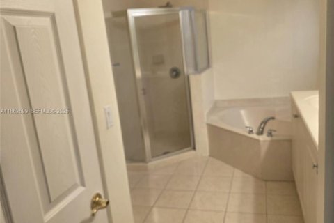 Townhouse in Miramar, Florida 4 bedrooms, 168.62 sq.m. № 2014357 - photo 18