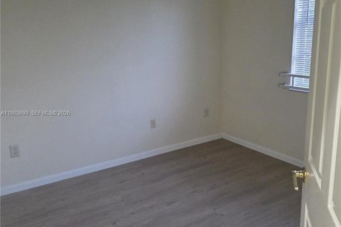 Townhouse in Miramar, Florida 4 bedrooms, 168.62 sq.m. № 2014357 - photo 13