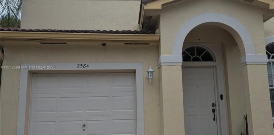 Таунхаус в Мирамар, Флорида 4 спальни, 168.62м2 № 2014357