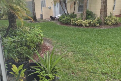 Townhouse in Miramar, Florida 4 bedrooms, 168.62 sq.m. № 2014357 - photo 19