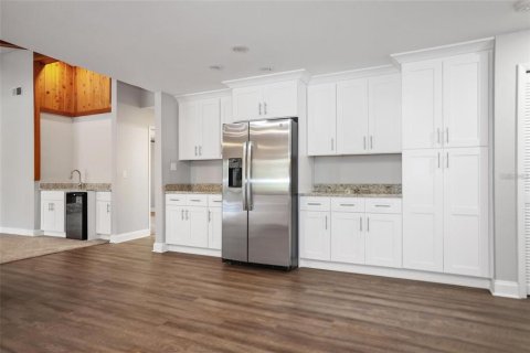 House in Palm Harbor, Florida 5 bedrooms, 305.37 sq.m. № 2166793 - photo 9