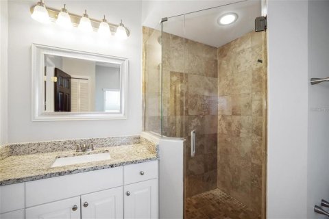 House in Palm Harbor, Florida 5 bedrooms, 305.37 sq.m. № 2166793 - photo 12