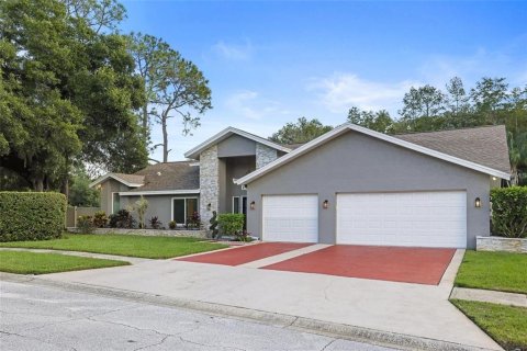 House in Palm Harbor, Florida 5 bedrooms, 305.37 sq.m. № 2166793 - photo 27
