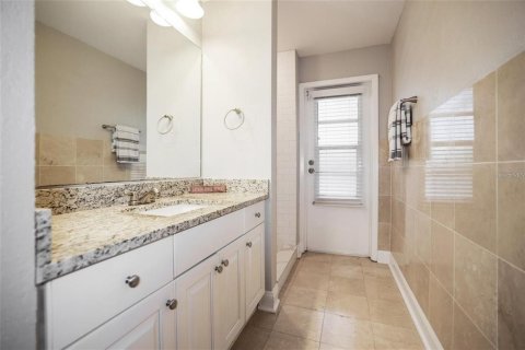 House in Palm Harbor, Florida 5 bedrooms, 305.37 sq.m. № 2166793 - photo 19