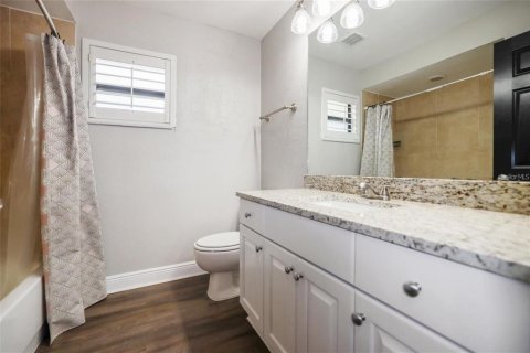 House in Palm Harbor, Florida 5 bedrooms, 305.37 sq.m. № 2166793 - photo 15