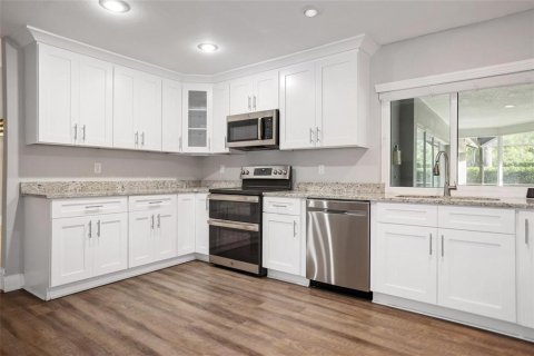 House in Palm Harbor, Florida 5 bedrooms, 305.37 sq.m. № 2166793 - photo 6