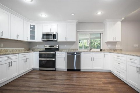 House in Palm Harbor, Florida 5 bedrooms, 305.37 sq.m. № 2166793 - photo 8