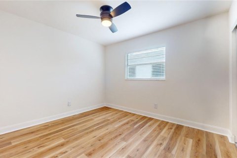 Commercial property in Tampa, Florida 4 bedrooms, 139.35 sq.m. № 2148265 - photo 8