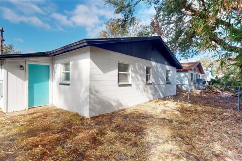 Commercial property in Tampa, Florida 4 bedrooms, 139.35 sq.m. № 2148265 - photo 3