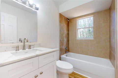 Commercial property in Tampa, Florida 4 bedrooms, 139.35 sq.m. № 2148265 - photo 21