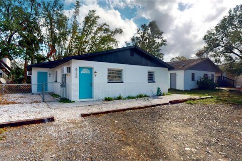 Commercial property in Tampa, Florida 4 bedrooms, 139.35 sq.m. № 2148265
