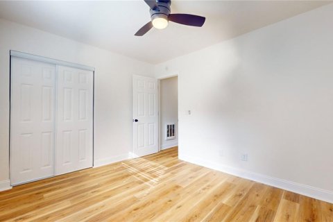 Commercial property in Tampa, Florida 4 bedrooms, 139.35 sq.m. № 2148265 - photo 10