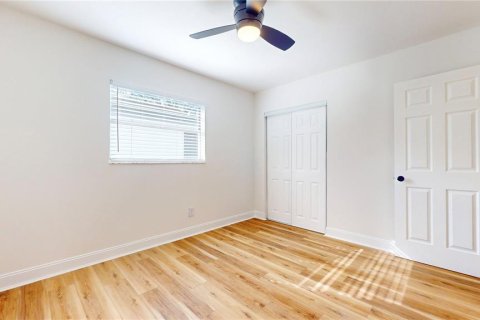 Commercial property in Tampa, Florida 4 bedrooms, 139.35 sq.m. № 2148265 - photo 11