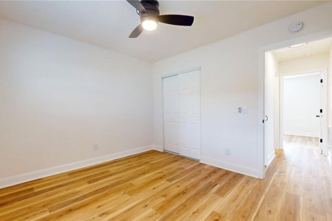 Commercial property in Tampa, Florida 4 bedrooms, 139.35 sq.m. № 2148265 - photo 13