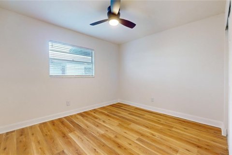 Commercial property in Tampa, Florida 4 bedrooms, 139.35 sq.m. № 2148265 - photo 12