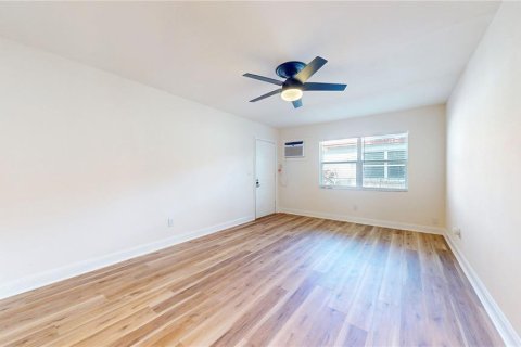Commercial property in Tampa, Florida 4 bedrooms, 139.35 sq.m. № 2148265 - photo 19