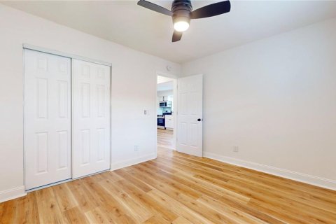 Commercial property in Tampa, Florida 4 bedrooms, 139.35 sq.m. № 2148265 - photo 14
